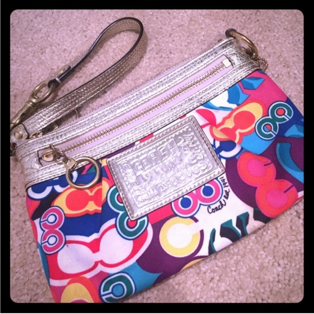 Authentic Coach poppy wristlet